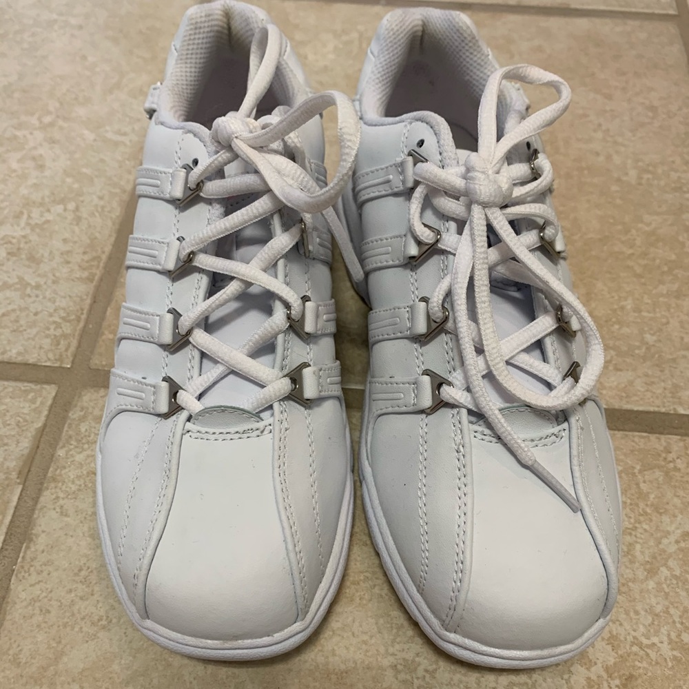 LA Gear white tennis shoes